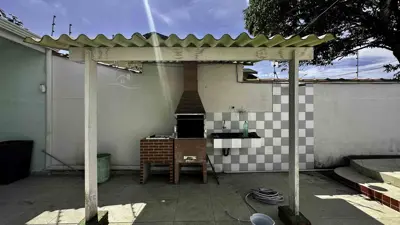 Casa - Térrea com 2 quartos (sendo 1 suite(s)) a 900,00 metros praia.