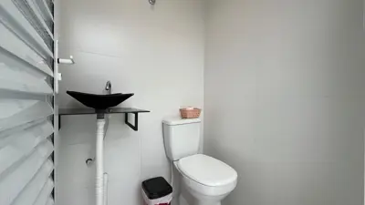 Casa - Térrea com 3 quartos (sendo 1 suite(s)) a 600,00 metros praia.