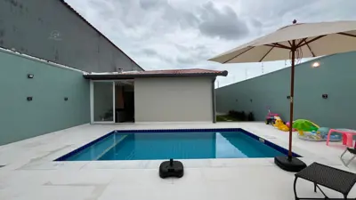 Casa - Térrea com 3 quartos (sendo 1 suite(s)) a 600,00 metros praia.