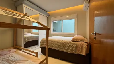 Casa - Térrea com 3 quartos (sendo 1 suite(s)) a 600,00 metros praia.