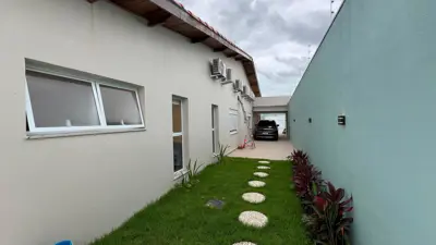 Casa - Térrea com 3 quartos (sendo 1 suite(s)) a 600,00 metros praia.