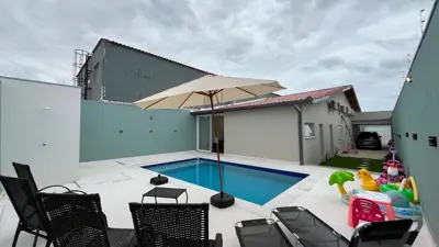 Casa - Térrea com 3 quartos (sendo 1 suite(s)) a 600,00 metros praia.