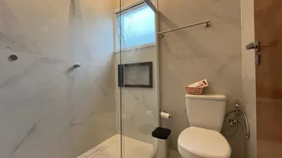 Casa - Térrea com 3 quartos (sendo 1 suite(s)) a 600,00 metros praia.