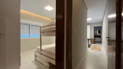 Casa - Térrea com 3 quartos (sendo 1 suite(s)) a 600,00 metros praia.