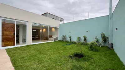Casa - Térrea com 3 quartos (sendo 1 suite(s)) a 600,00 metros praia.