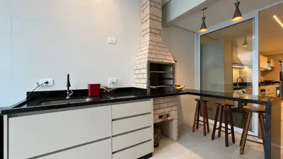 Casa - Térrea com 3 quartos (sendo 1 suite(s)) a 600,00 metros praia.