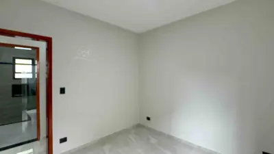 Casa - Térrea com 3 quartos (sendo 1 suite(s)) a 900,00 metros praia.