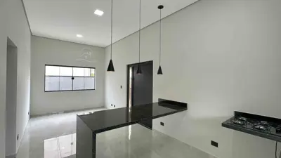 Casa - Térrea com 3 quartos (sendo 1 suite(s)) a 900,00 metros praia.