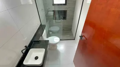 Casa - Térrea com 3 quartos (sendo 1 suite(s)) a 900,00 metros praia.