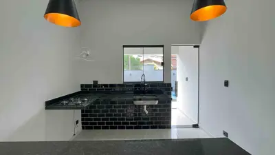 Casa - Térrea com 3 quartos (sendo 1 suite(s)) a 900,00 metros praia.