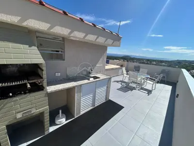 Apartamento - Cobertura com 3 quartos (sendo 2 suite(s)) a 1000,00 metros praia.