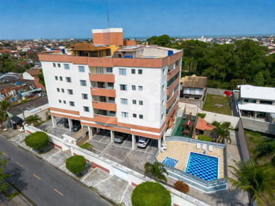 Apartamento - Cobertura com 3 quartos (sendo 2 suite(s)) a 1000,00 metros praia.