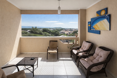 Apartamento - Cobertura com 3 quartos (sendo 2 suite(s)) a 1000,00 metros praia.