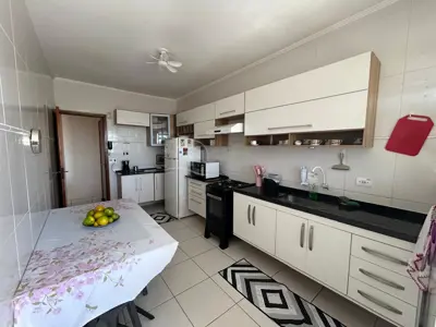Apartamento - Cobertura com 3 quartos (sendo 2 suite(s)) a 1000,00 metros praia.