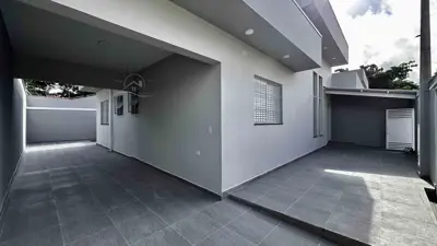 Casa - Térrea com 3 quartos (sendo 1 suite(s)) a 850,00 metros praia.