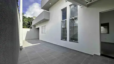 Casa - Térrea com 3 quartos (sendo 1 suite(s)) a 850,00 metros praia.