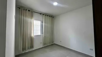 Casa - Térrea com 3 quartos (sendo 1 suite(s)) a 850,00 metros praia.