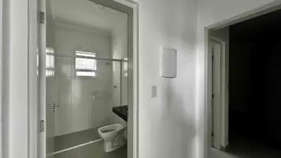 Casa - Térrea com 3 quartos (sendo 1 suite(s)) a 850,00 metros praia.