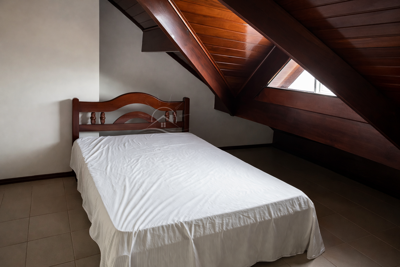 Casa - Sobrado com 4 quartos (sendo 2 suite(s)) a 400,00 metros praia.