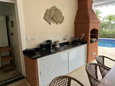 Casa - Sobrado com 4 quartos (sendo 2 suite(s)) a 400,00 metros praia.