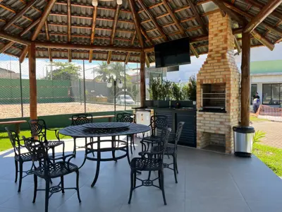 Casa - Sobrado com 4 quartos (sendo 2 suite(s)) a 400,00 metros praia.