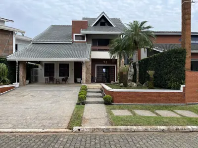 Casa - Sobrado com 4 quartos (sendo 2 suite(s)) a 400,00 metros praia.