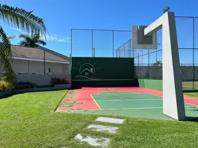 Casa - Sobrado com 4 quartos (sendo 2 suite(s)) a 400,00 metros praia.