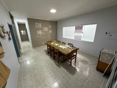 Casa - Térrea com 3 quartos (sendo 1 suite(s)) a 650,00 metros praia.
