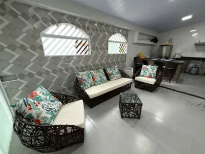 Casa - Térrea com 3 quartos (sendo 1 suite(s)) a 650,00 metros praia.