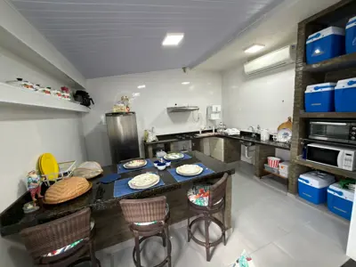 Casa - Térrea com 3 quartos (sendo 1 suite(s)) a 650,00 metros praia.