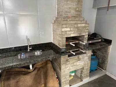 Casa - Térrea com 3 quartos (sendo 1 suite(s)) a 650,00 metros praia.