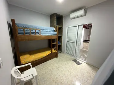 Casa - Térrea com 3 quartos (sendo 1 suite(s)) a 650,00 metros praia.