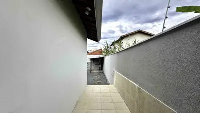 Casa - Térrea com 3 quartos  a 300,00 metros praia.