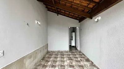 Casa - Térrea com 3 quartos  a 300,00 metros praia.