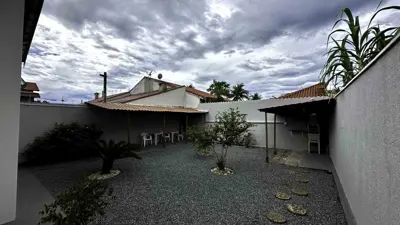 Casa - Térrea com 3 quartos  a 300,00 metros praia.