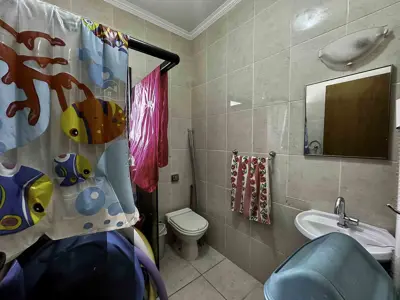 Casa - Térrea com 3 quartos (sendo 2 suite(s)) a 300,00 metros praia.