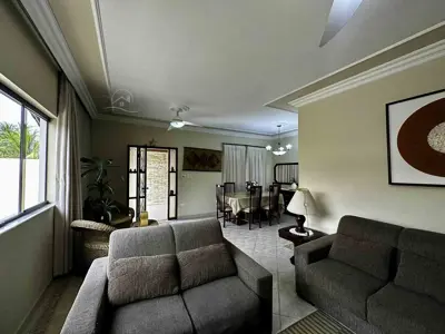 Casa - Térrea com 3 quartos (sendo 2 suite(s)) a 300,00 metros praia.