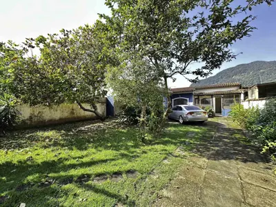 Casa - Térrea com 2 quartos (sendo 1 suite(s)) a 2000,00 metros praia.