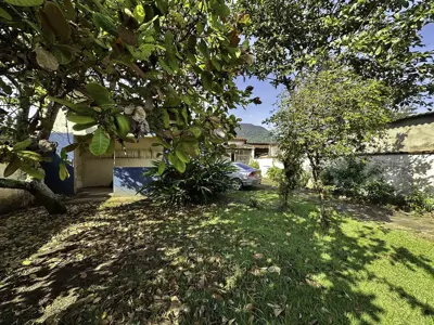 Casa - Térrea com 2 quartos (sendo 1 suite(s)) a 2000,00 metros praia.