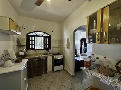 Casa - Térrea com 2 quartos (sendo 1 suite(s)) a 2000,00 metros praia.