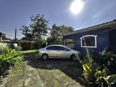 Casa - Térrea com 2 quartos (sendo 1 suite(s)) a 2000,00 metros praia.