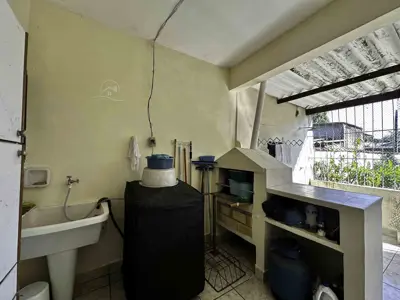 Casa - Térrea com 2 quartos (sendo 1 suite(s)) a 2000,00 metros praia.