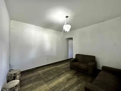 Casa - Sobrado com 4 quartos (sendo 0 suite(s)) a 1900,00 metros praia.