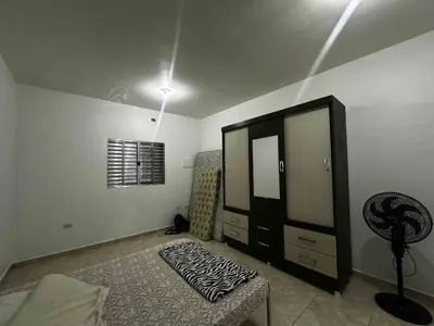 Casa - Sobrado com 4 quartos (sendo 0 suite(s)) a 1900,00 metros praia.