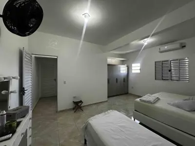 Casa - Sobrado com 4 quartos (sendo 0 suite(s)) a 1900,00 metros praia.