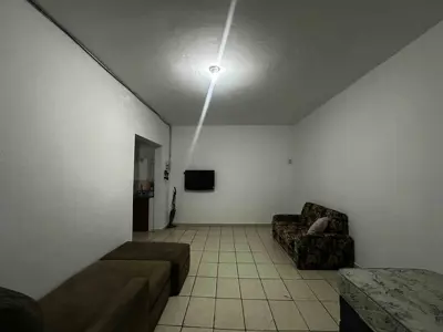 Casa - Sobrado com 4 quartos (sendo 0 suite(s)) a 1900,00 metros praia.