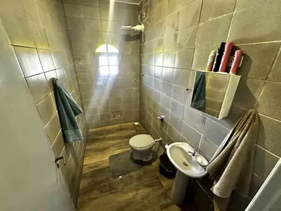 Casa - Sobrado com 4 quartos (sendo 0 suite(s)) a 1900,00 metros praia.