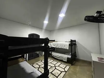 Casa - Sobrado com 4 quartos (sendo 0 suite(s)) a 1900,00 metros praia.