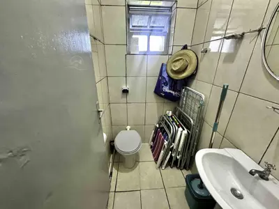 Casa - Sobrado com 4 quartos (sendo 0 suite(s)) a 1900,00 metros praia.