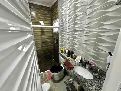 Casa - Térrea com piscina com 2 quartos (sendo 1 suite(s)) a 1300,00 metros praia.